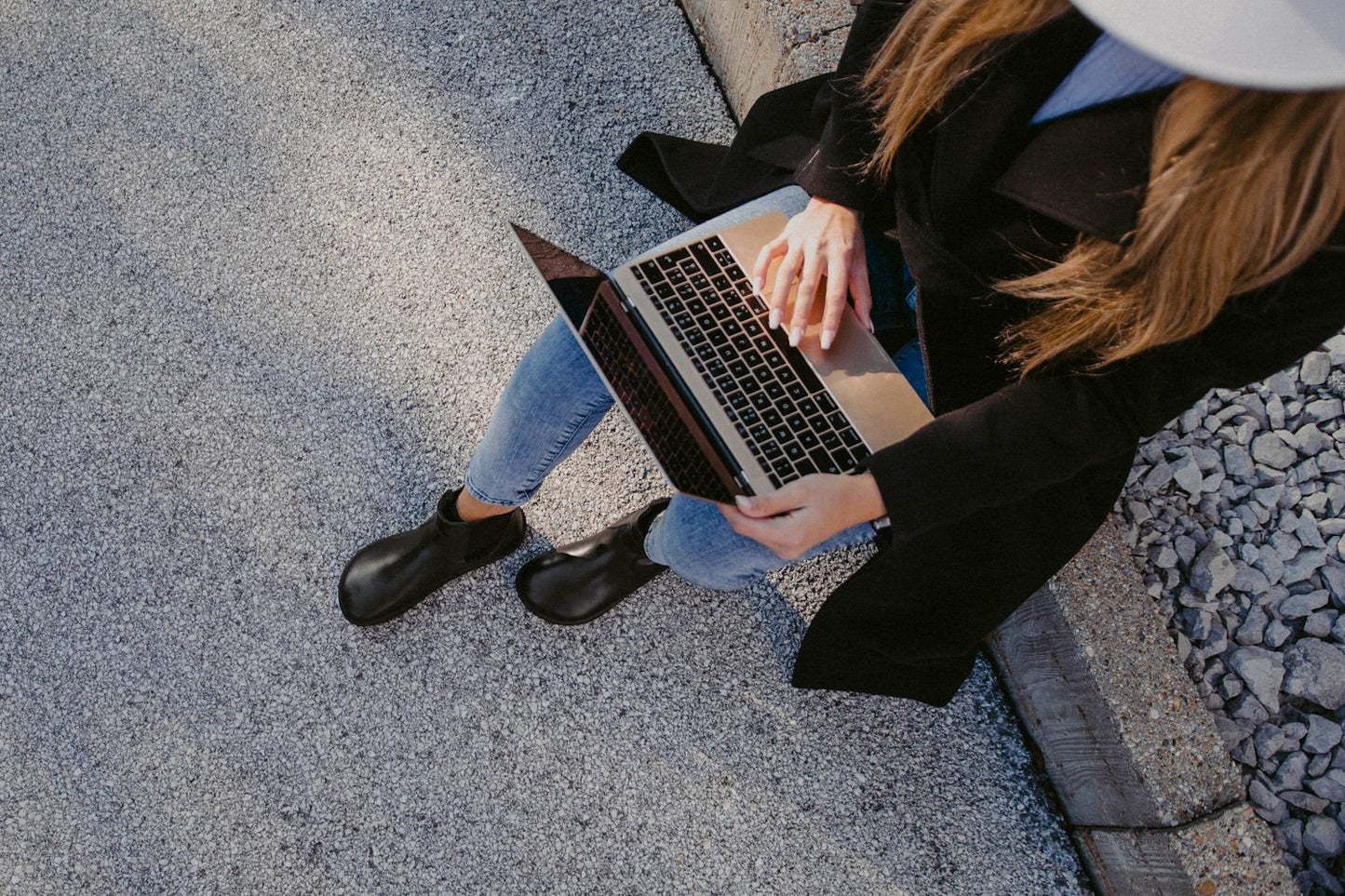 Pre-Order Be Lenka Entice Neo - All Black (piegāde novembra vidū)