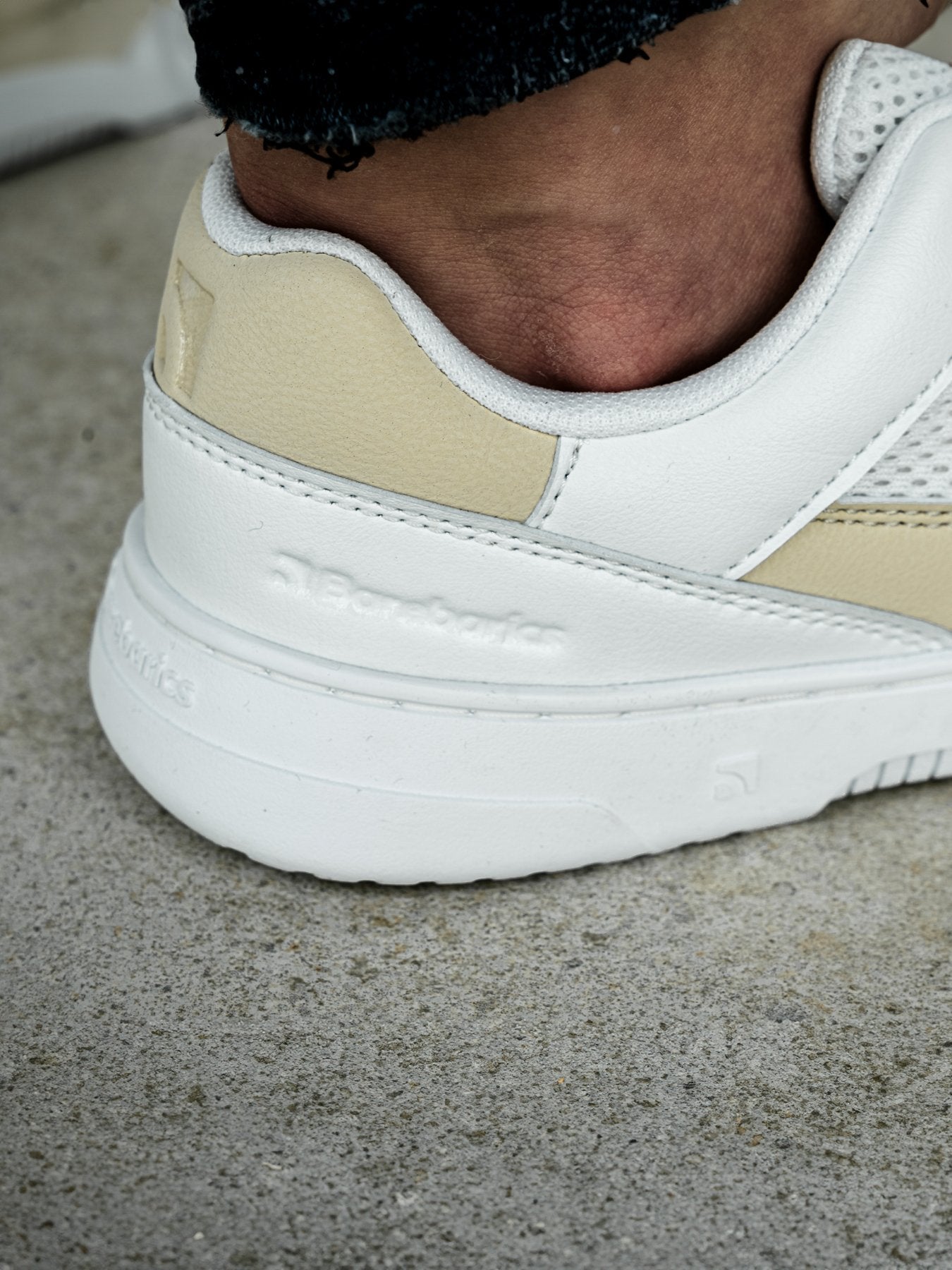 Pre Order Barebarics Vaporo - White & Beige