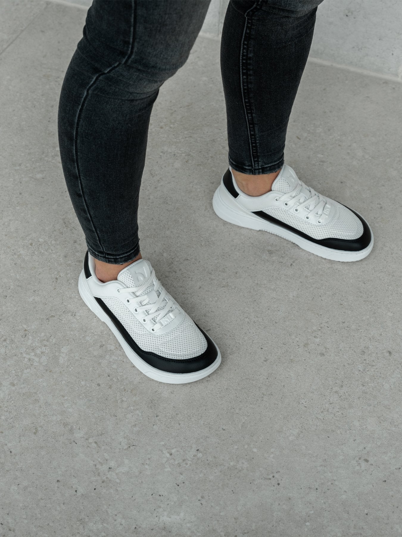 Pre Order Barebarics Vaporo - White & Black