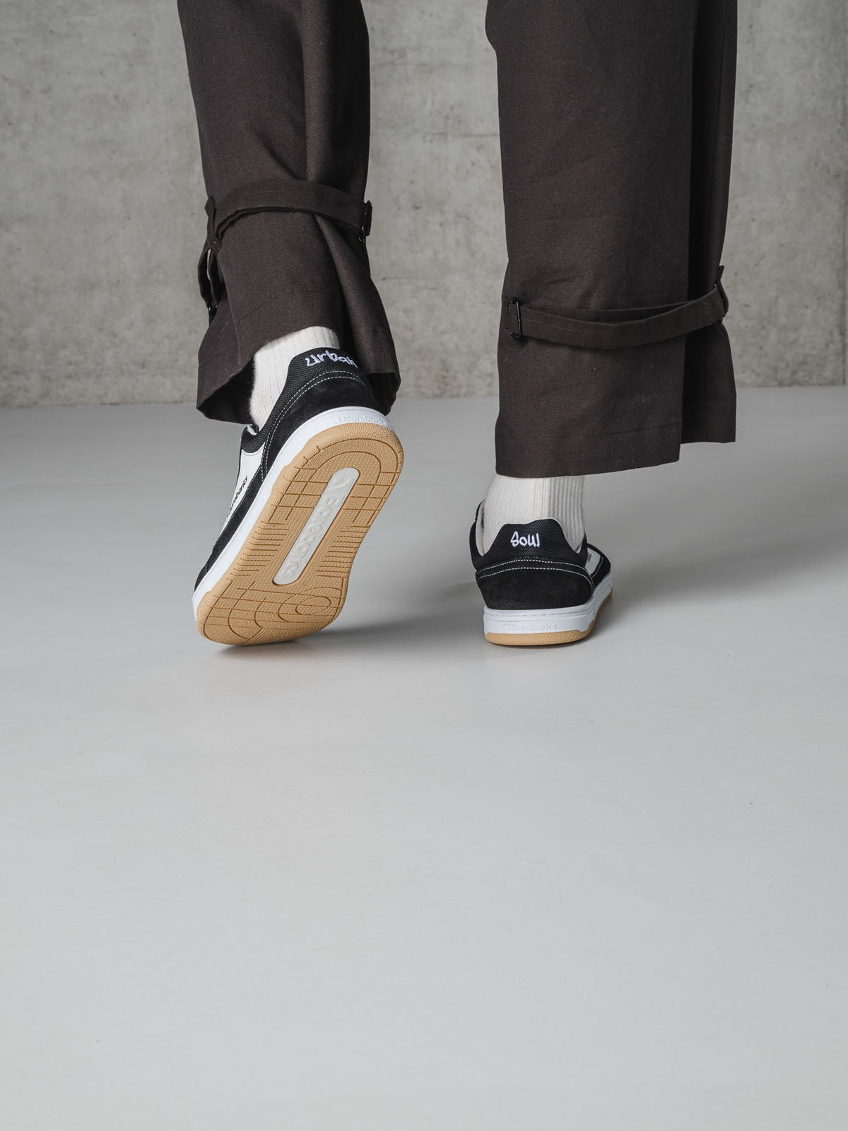 Pre-Order Barebarics baskāju botes Legend - Black & White
